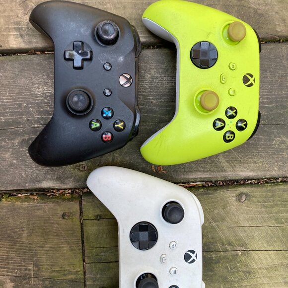Lot of 3 Microsoft Xbox One Remote Controllers - Black, Volt Green, White - Picture 2 of 7